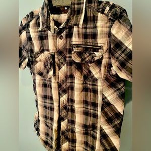 Men’s Twice button down shirt sleeve medium shirt